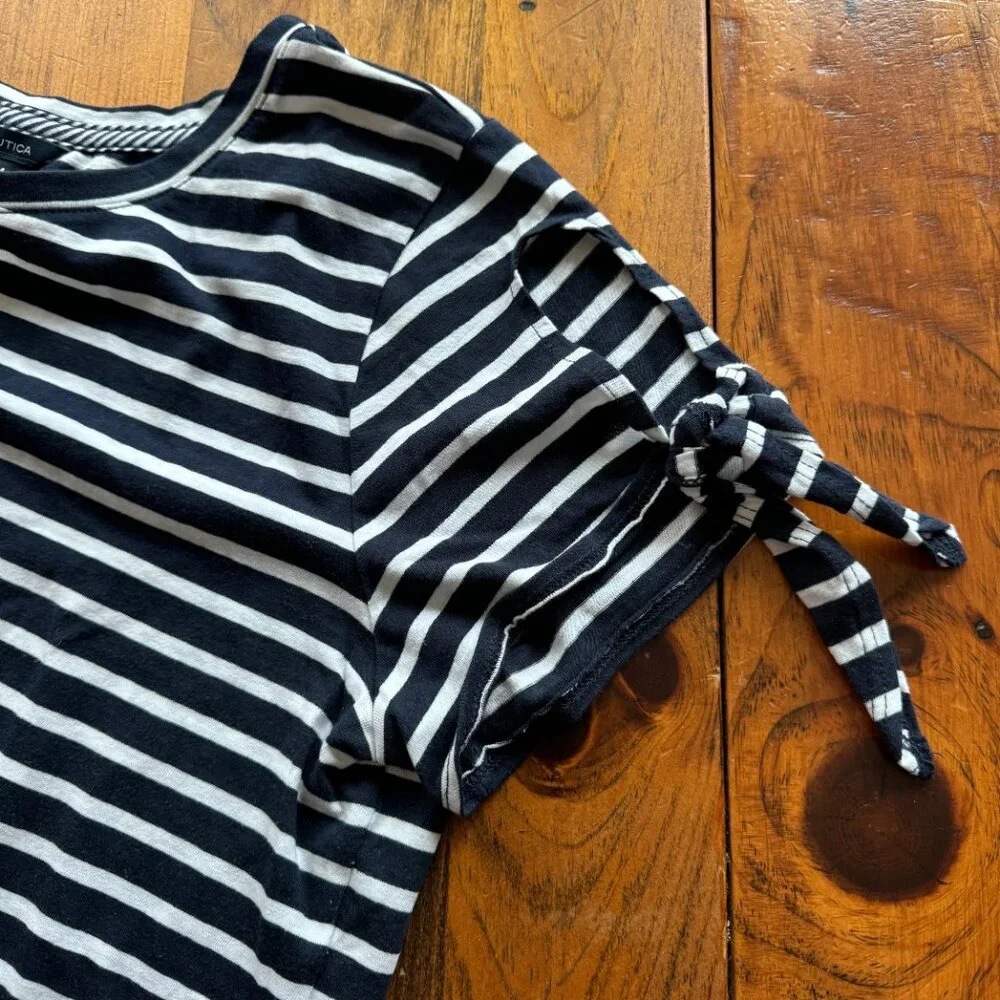 NWOT Nautica Navy Tie Accented Short Sleeve Shirt Sz M - Picture 4 of 6